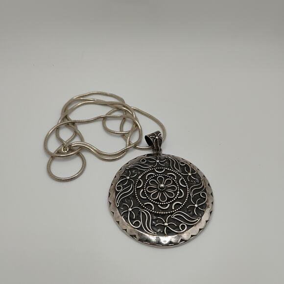 Doug Paulus Medallion Pendant on 30-inch Snake Chain - Picture 4 of 5